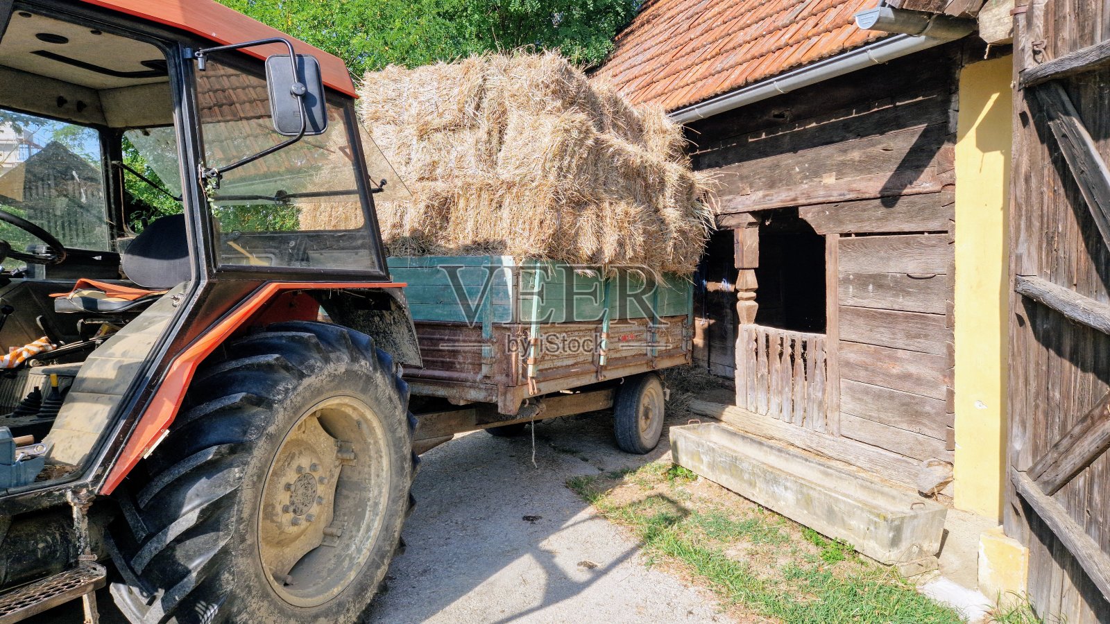 干草拖拉机照片摄影图片