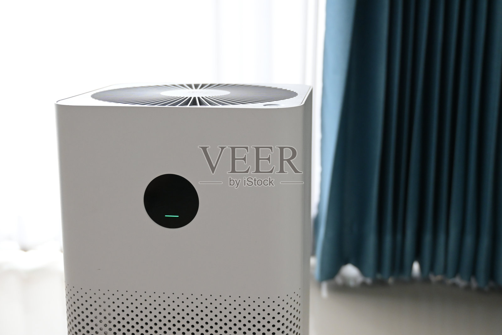 空气净化器技术可净化室内居室的pm2.5粉尘，对呼吸系统起到保健作用照片摄影图片