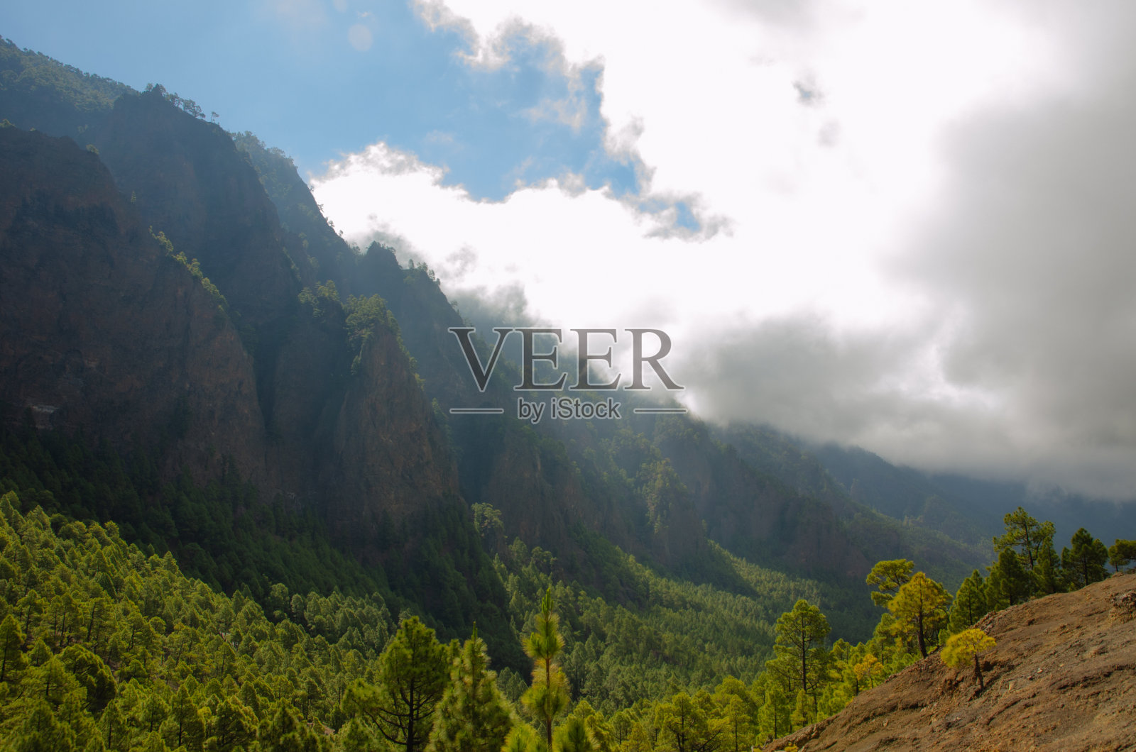 塔布里恩特火山口照片摄影图片