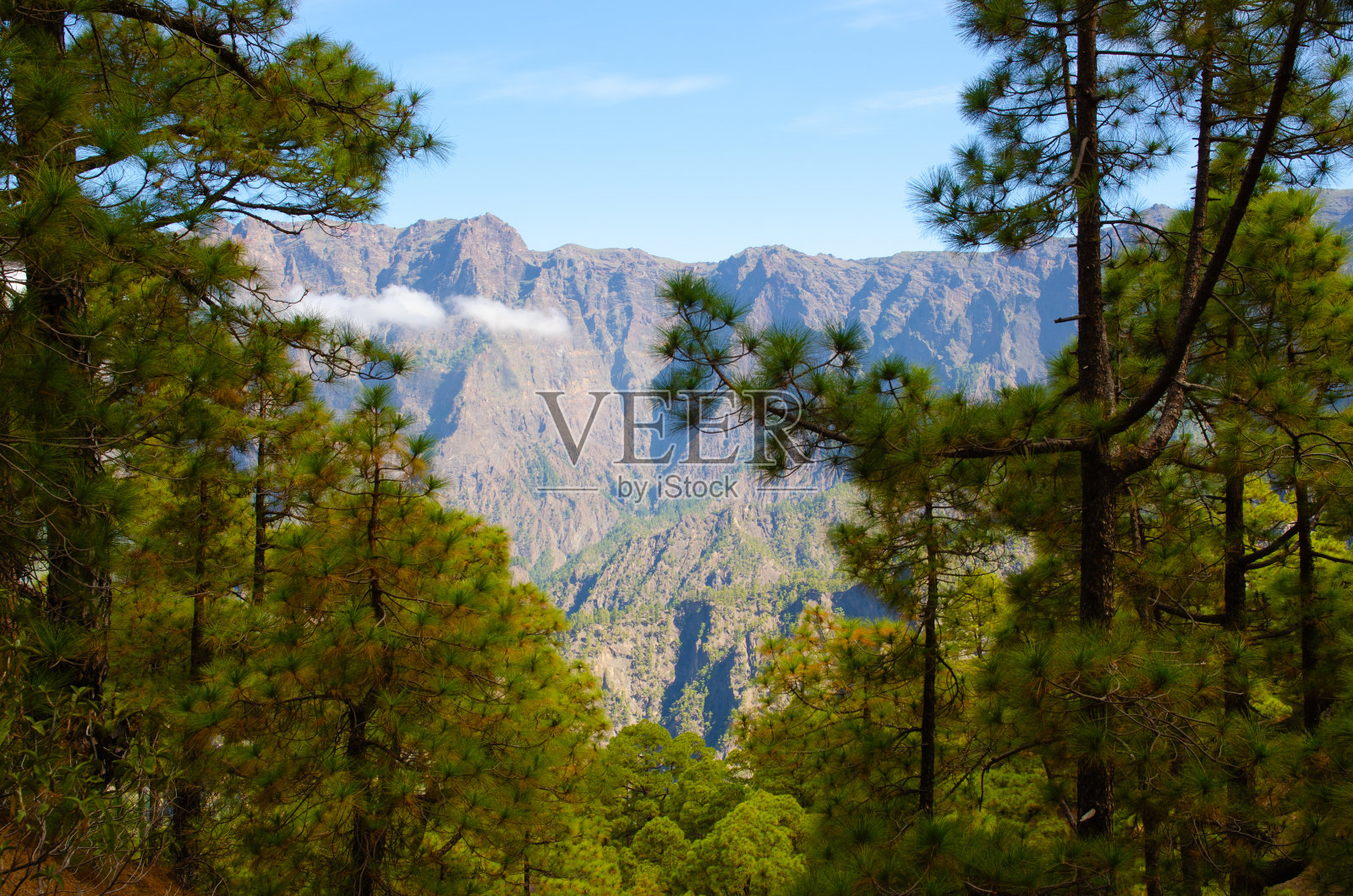 塔布里恩特火山口照片摄影图片