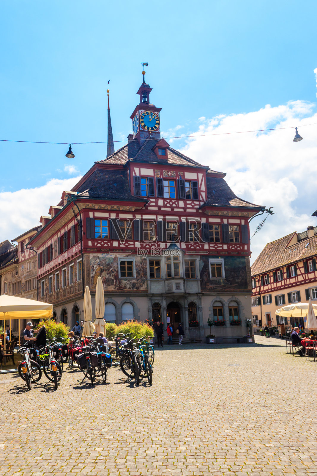 瑞士莱茵河畔施泰因的历史古城，美丽的市政厅照片摄影图片