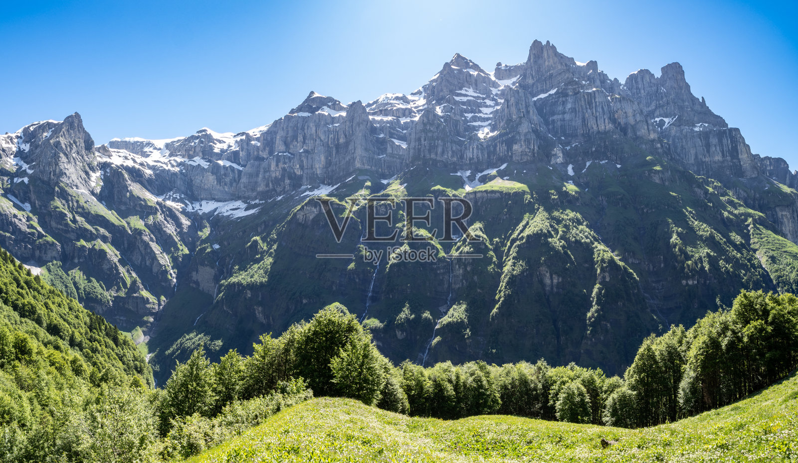 马戏团在六帕斯自然保护区，法国照片摄影图片