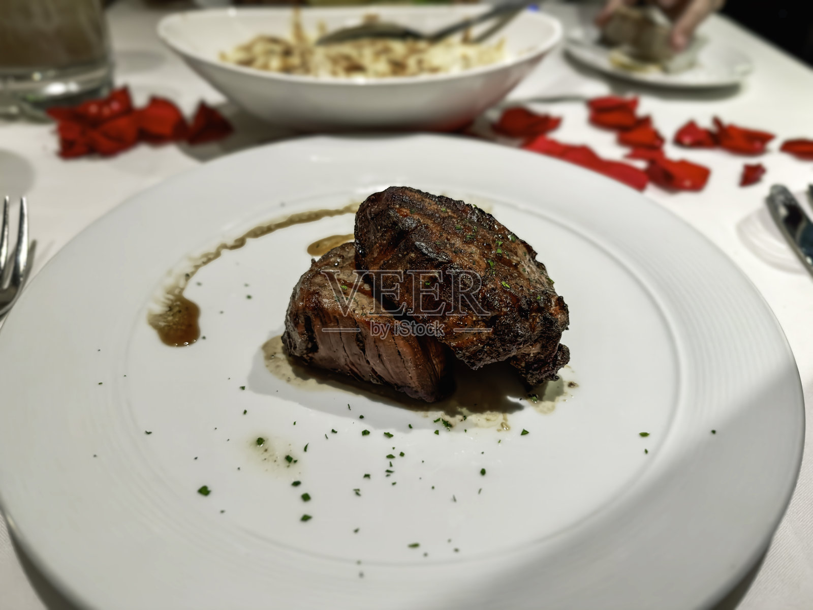 美味的牛排晚餐照片摄影图片