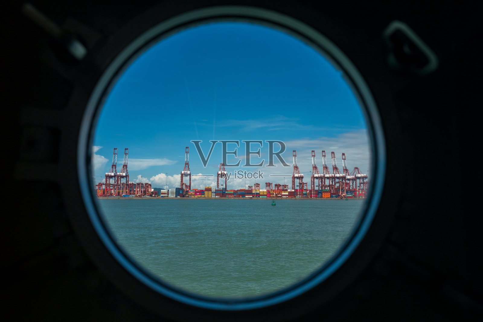 蛇口集装箱码头的集装箱货箱和起重机，中国照片摄影图片