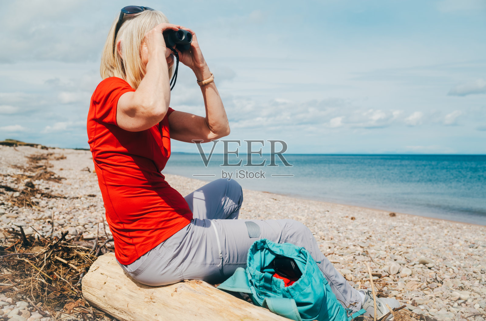苏格兰马里海岸的资深女性照片摄影图片