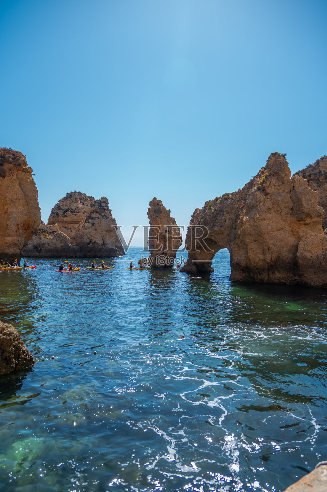 位于葡萄牙阿尔加维拉各斯的蓬塔照片摄影图片