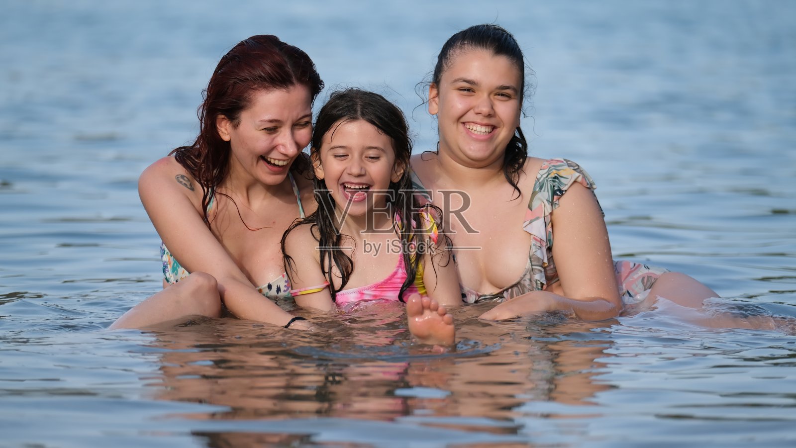 大海、沙滩和阳光:假期的最佳时刻照片摄影图片