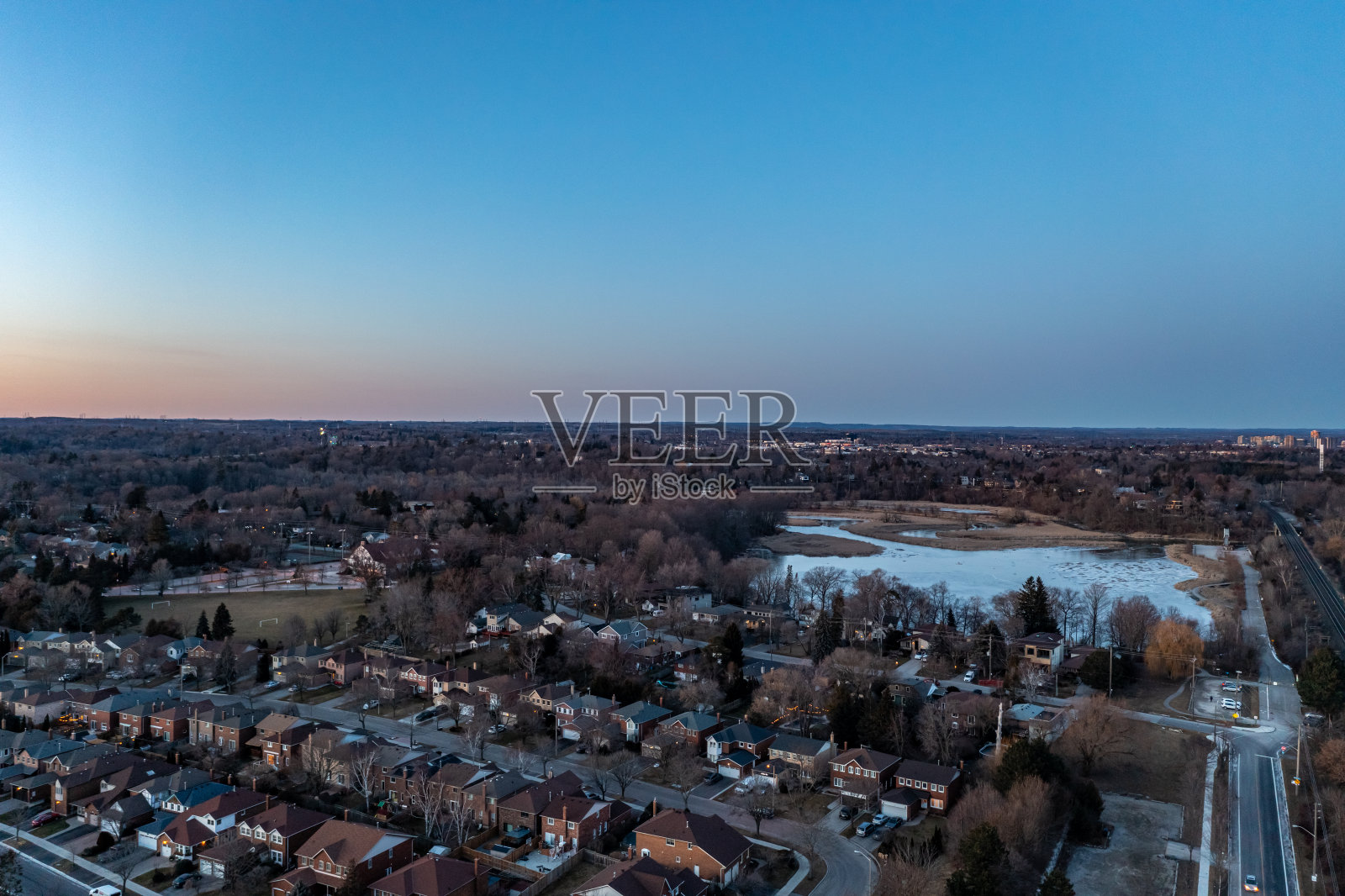 加拿大多伦多Rouge国家城市公园和Rouge河的鸟瞰图照片摄影图片