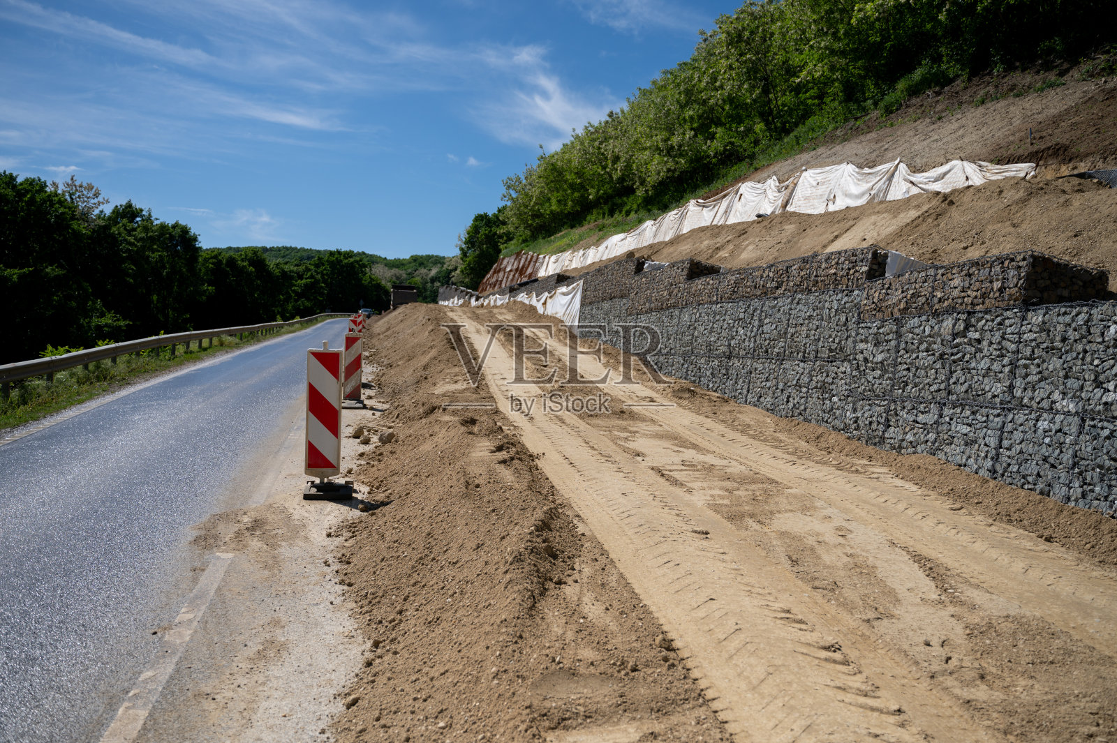 具有侵蚀控制措施的道路建设照片摄影图片