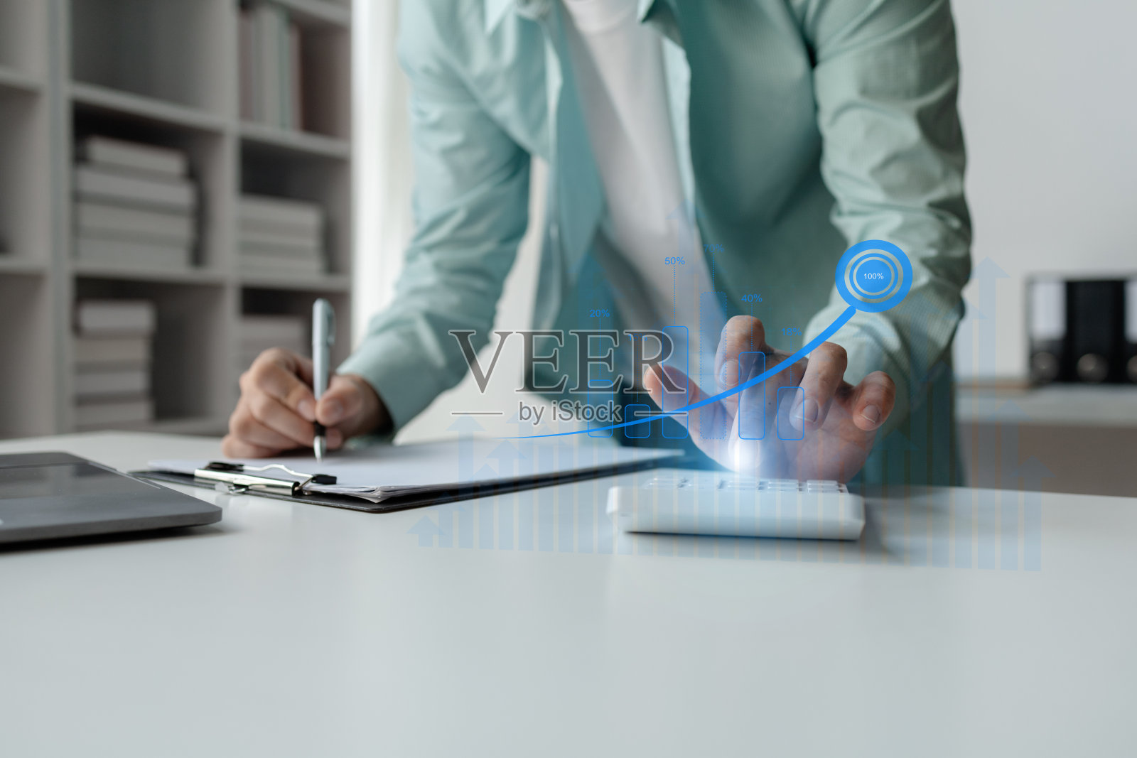 财务和销售管理的概念，公司销售管理，分析和比较销售数据，找到提高销售增长的策略，促进创业公司。照片摄影图片