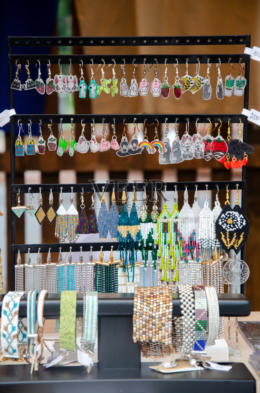 出售设计师珠宝和手工包照片摄影图片