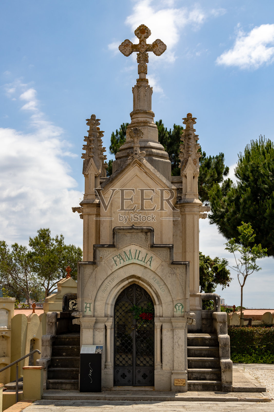 Lloret de Mar的现代主义墓地照片摄影图片