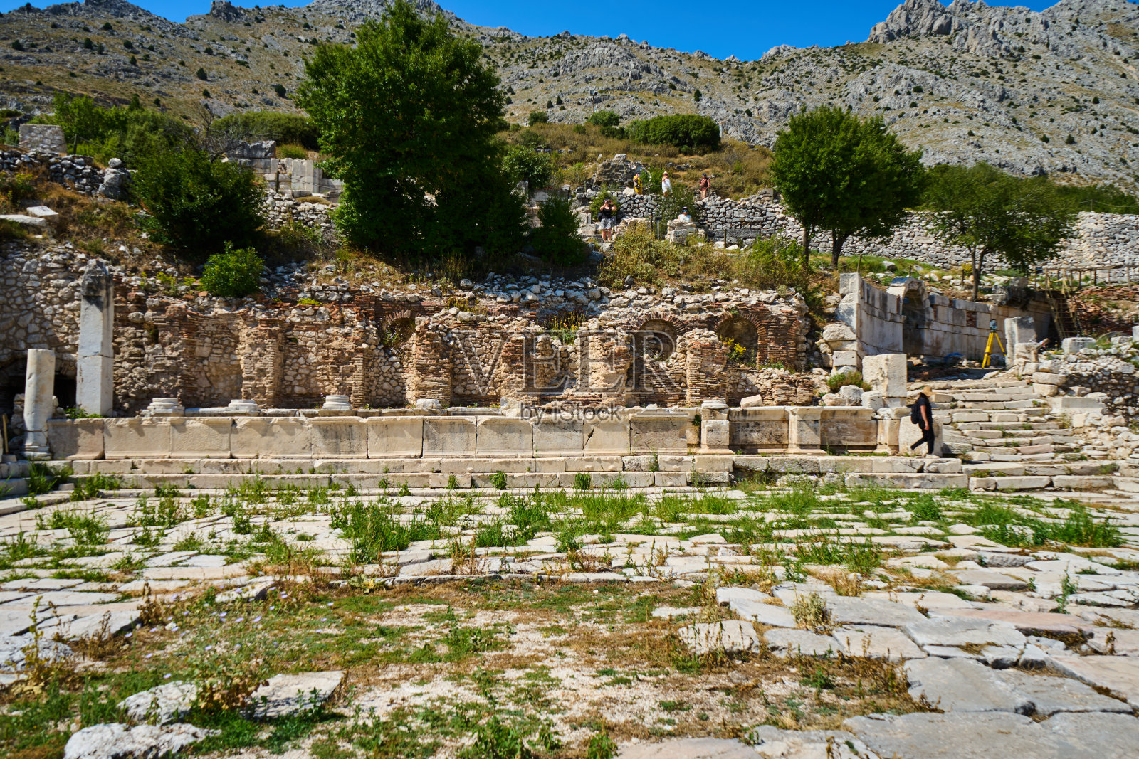 萨加拉索斯古城的游客和下集市景观- Ağlasun, Burdur, t<s:1> rkiye(土耳其)照片摄影图片