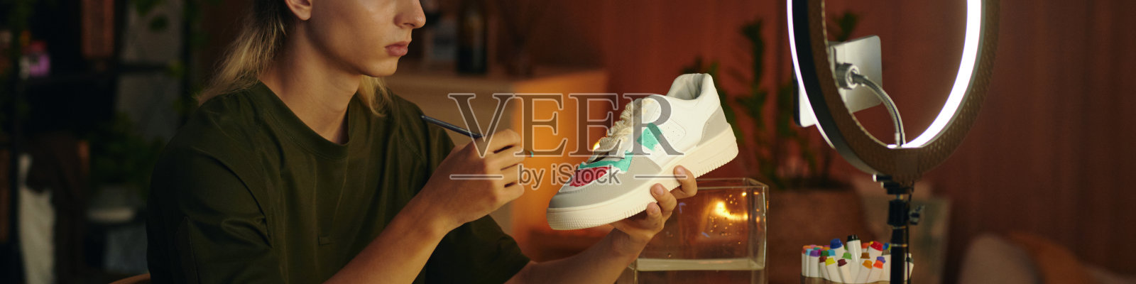 博主拍摄关于时尚的Vlog照片摄影图片