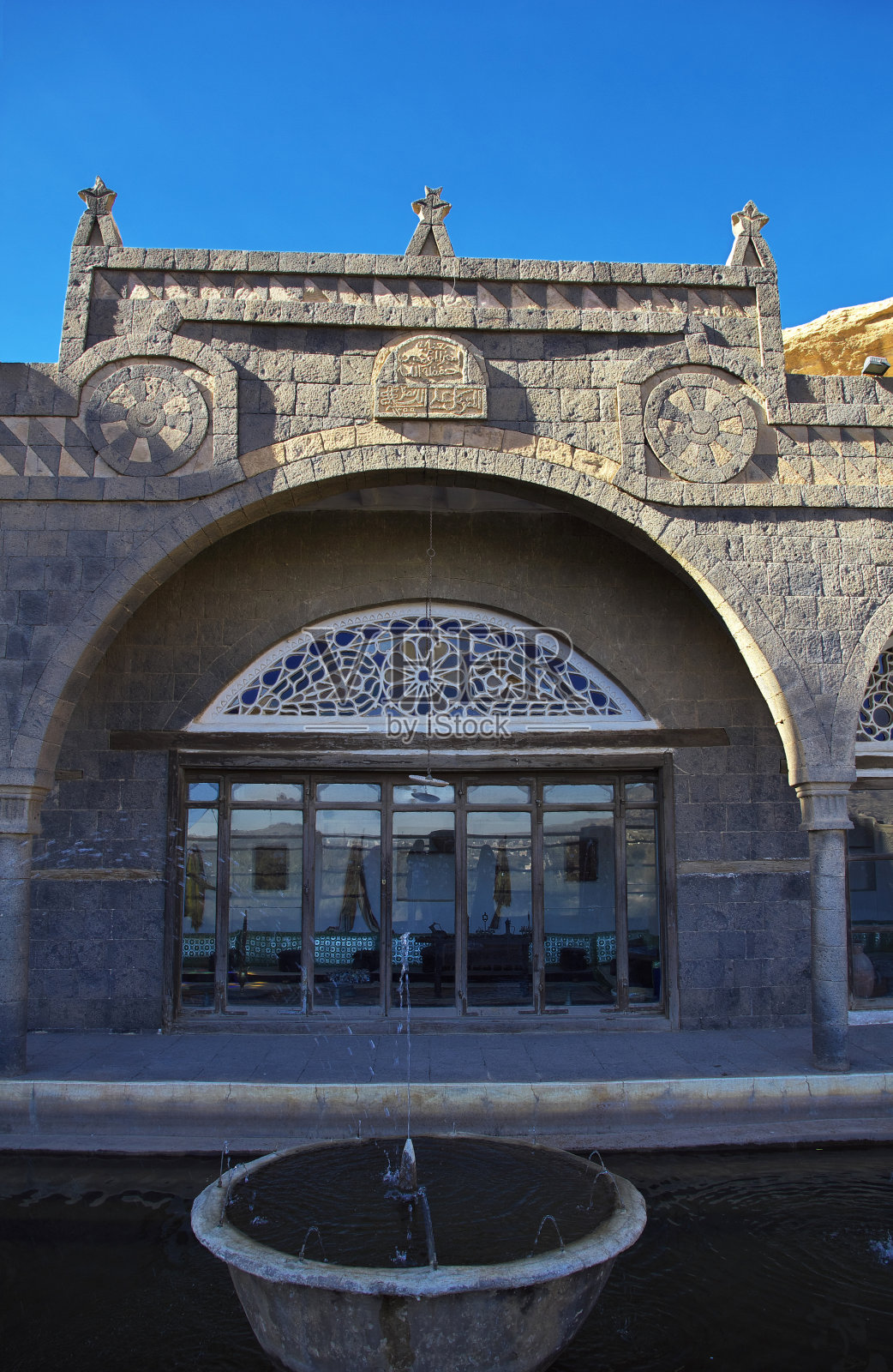 达赫尔哈贾尔,靠近也门萨那的岩石宫殿照片摄影图片