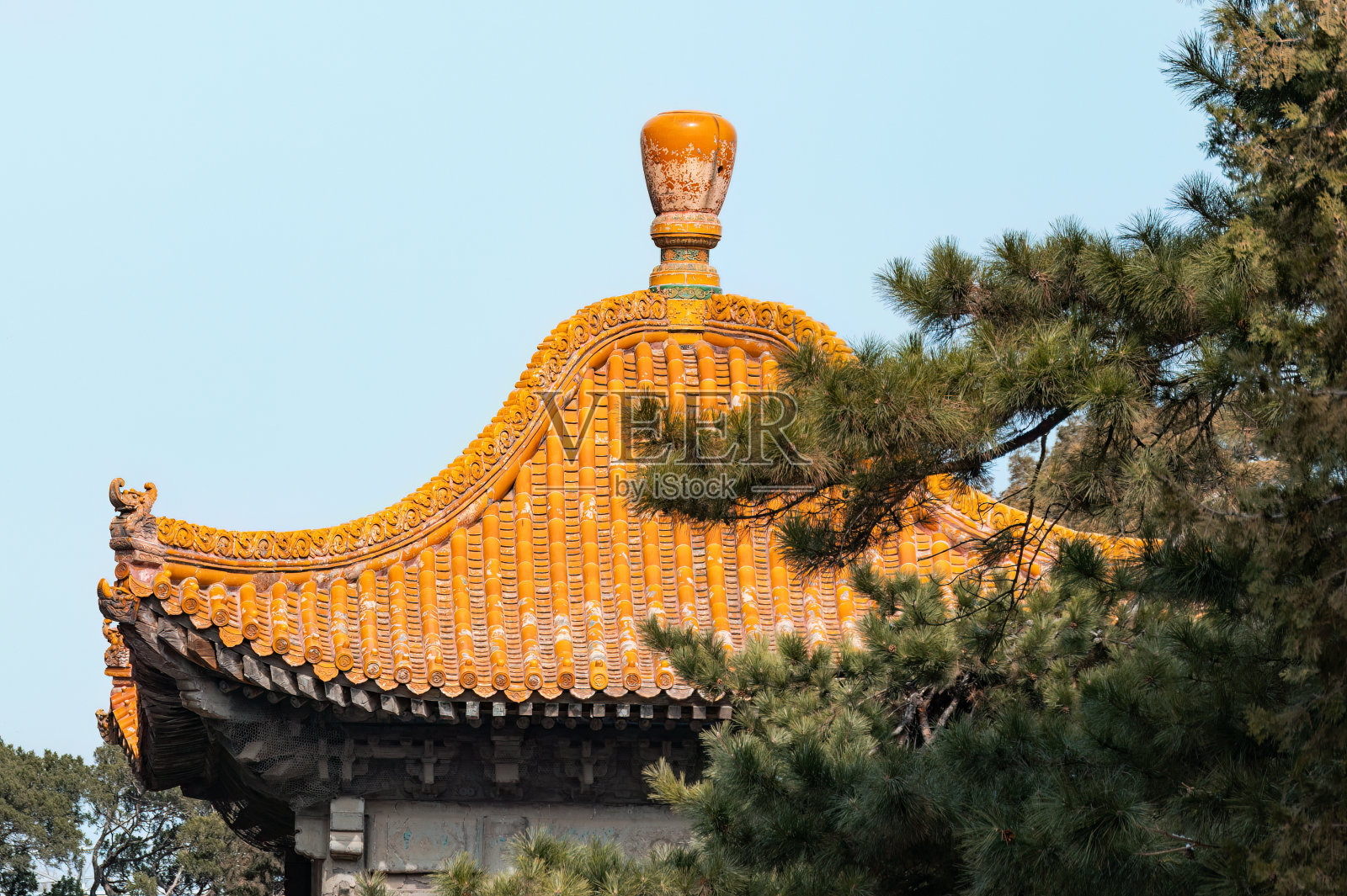 北京紫禁城的金色宫殿屋檐照片摄影图片