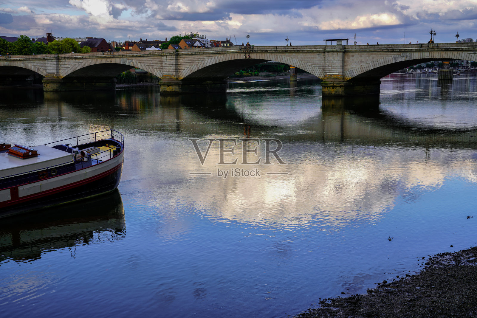 泰晤士河,帕特尼桥,伦敦,英国照片摄影图片
