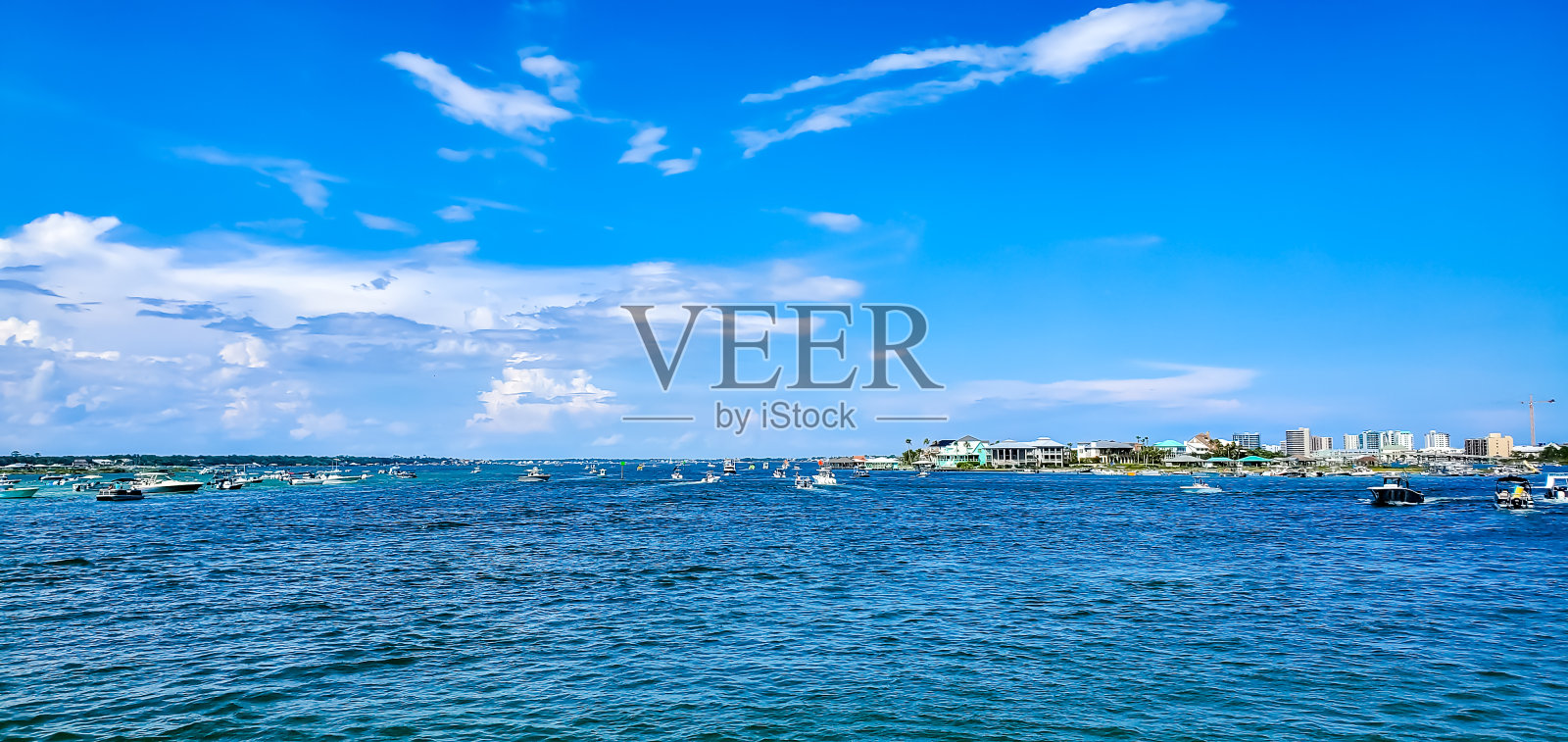 绿松石水，夏日乐趣照片摄影图片