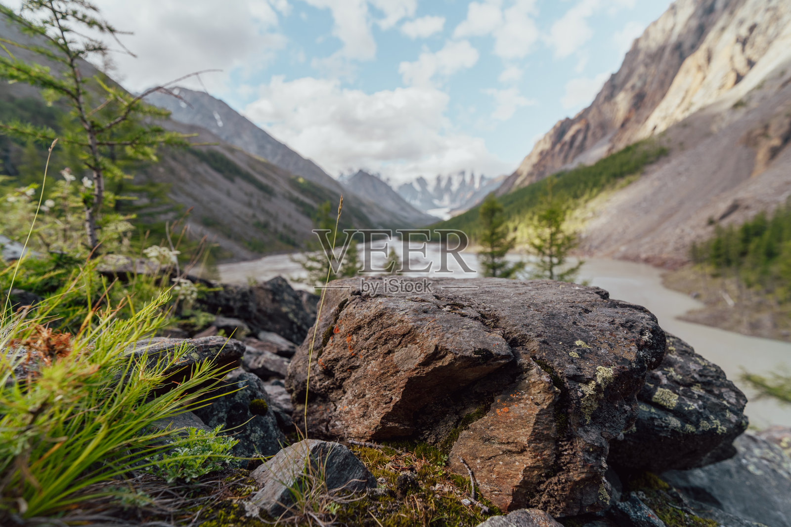 山中空石讲台照片摄影图片