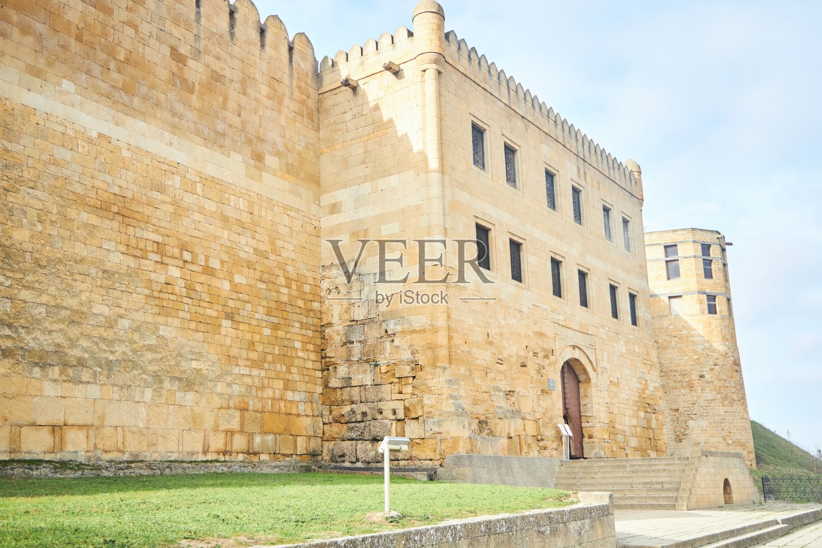 德本特的纳林-卡拉要塞。公元6世纪的古建筑。照片摄影图片