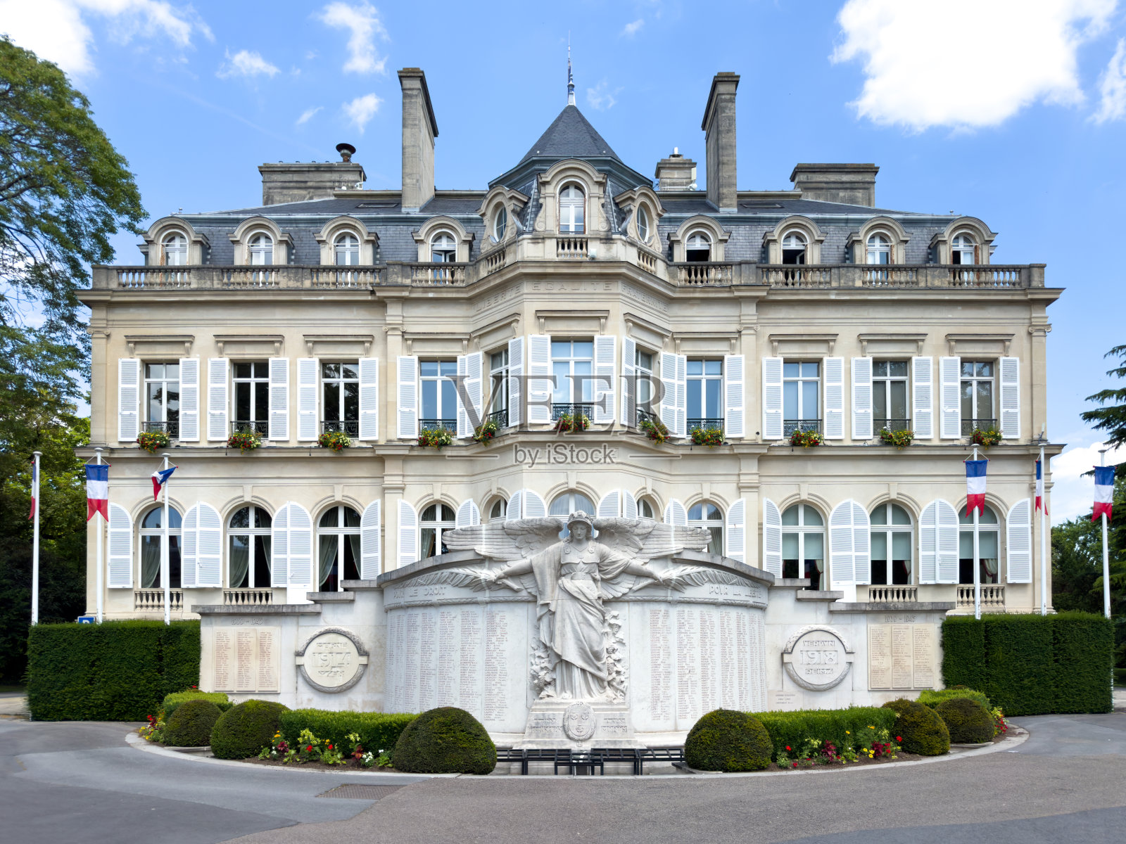 法国埃佩尔内香槟大道上的Hôtel 巴黎市政厅照片摄影图片