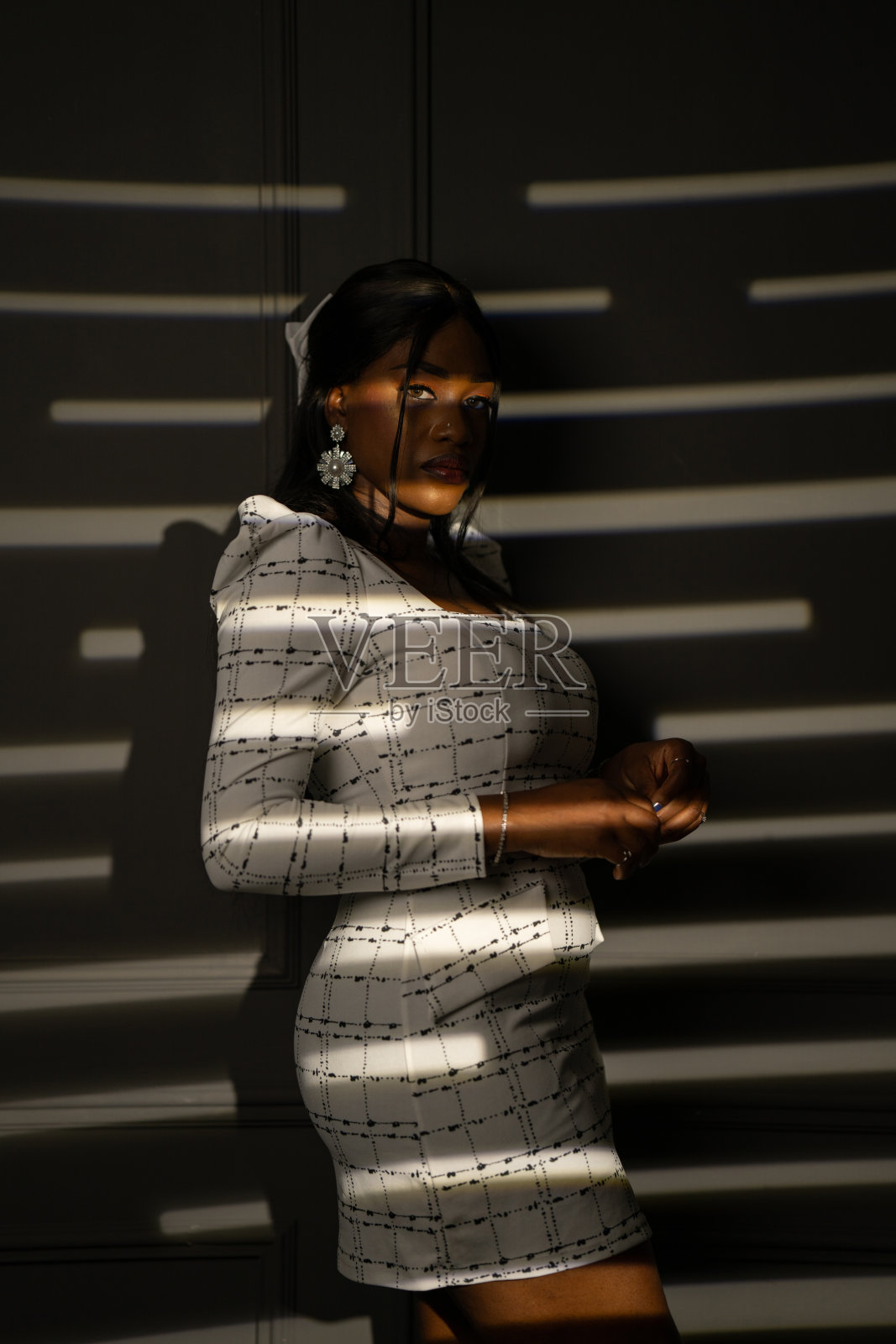 美丽的非洲女人的工作室肖像照片摄影图片