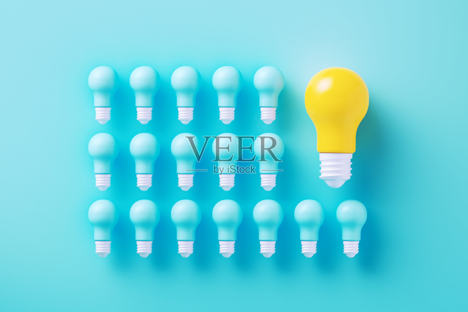 蓝色背景上的蓝色和黄色灯泡照片摄影图片