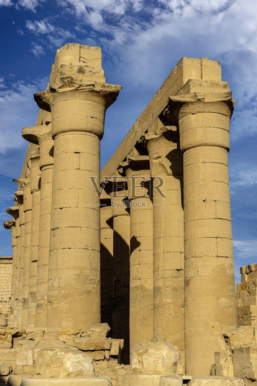 埃及卢克索神庙的柱子照片摄影图片