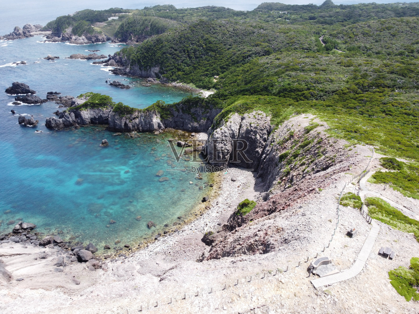 富士山、伊豆半岛和伊豆群岛的壮丽景色，从位于日本东京志岛的Kambiki天文台拍摄照片摄影图片