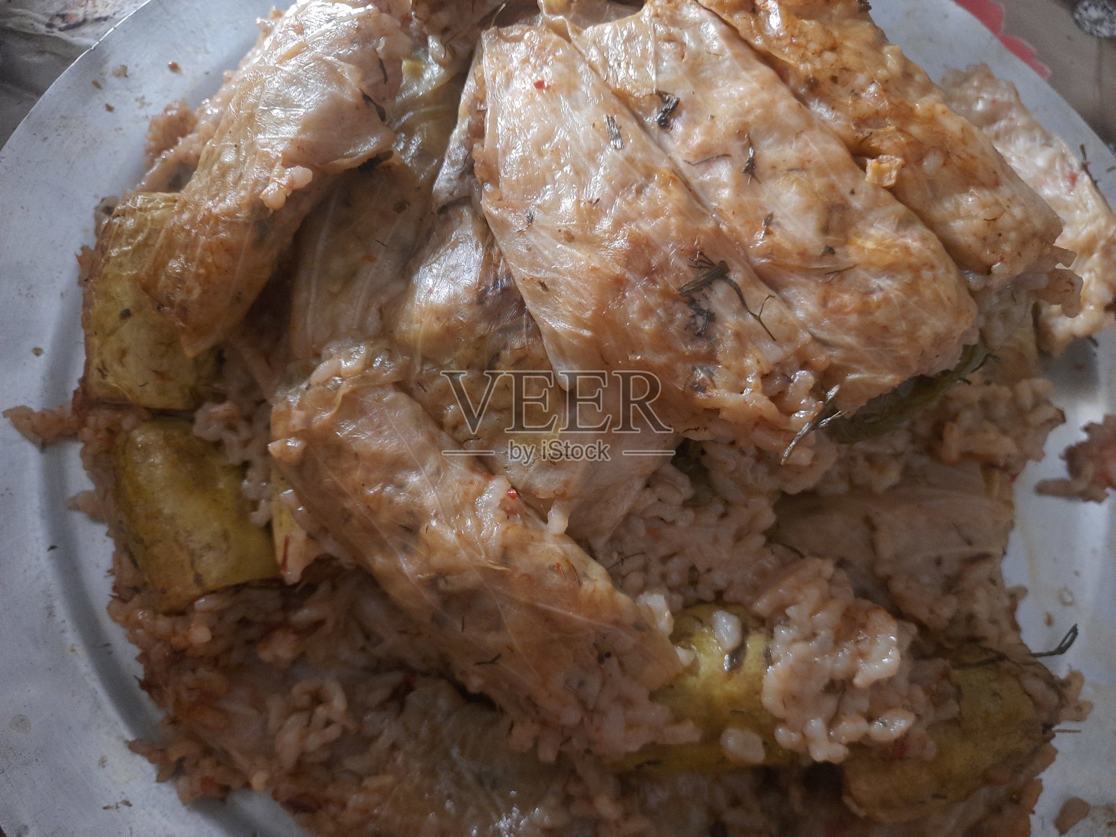 自制蔬菜米饭卷（埃及、土耳其、克罗地亚和希腊传统菜肴）照片摄影图片