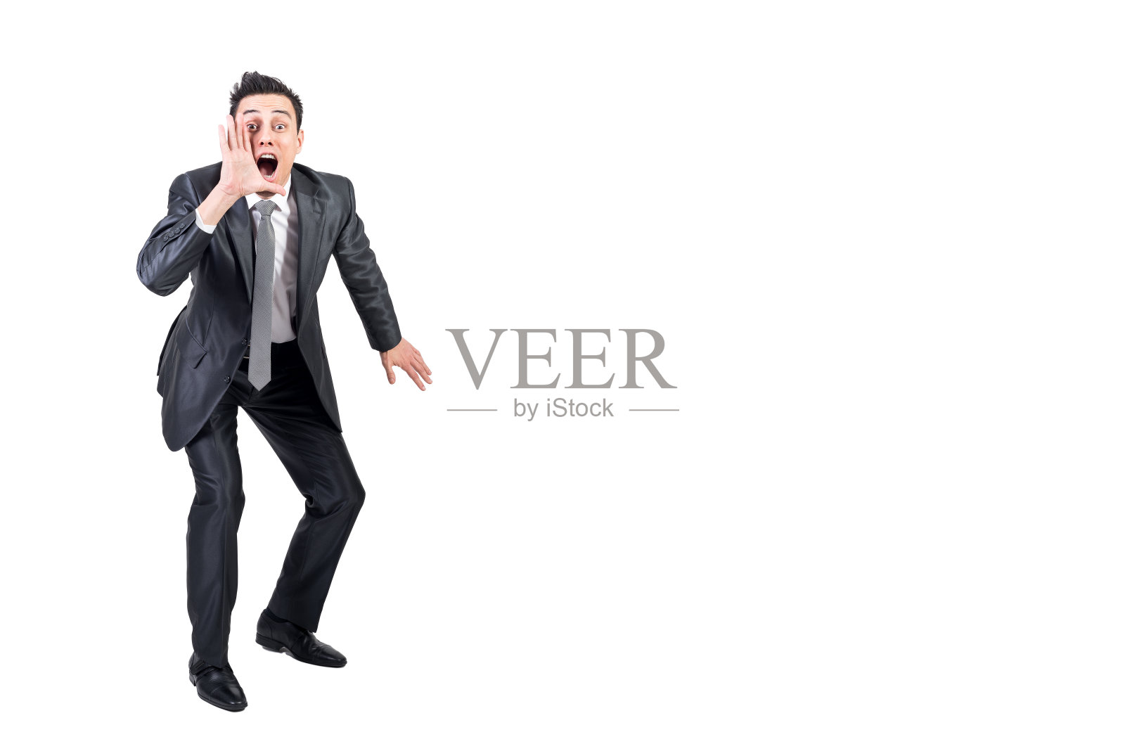 商人在演播室里宣布新闻和大喊大叫照片摄影图片