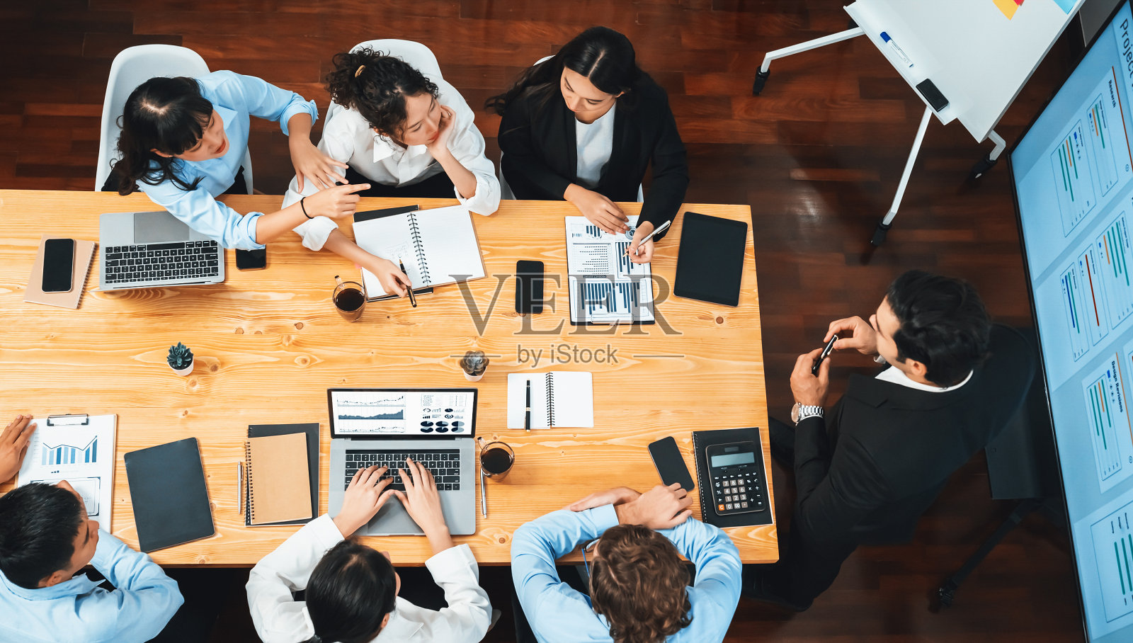 多民族多元化商业人士和现代商业项目。服装照片摄影图片