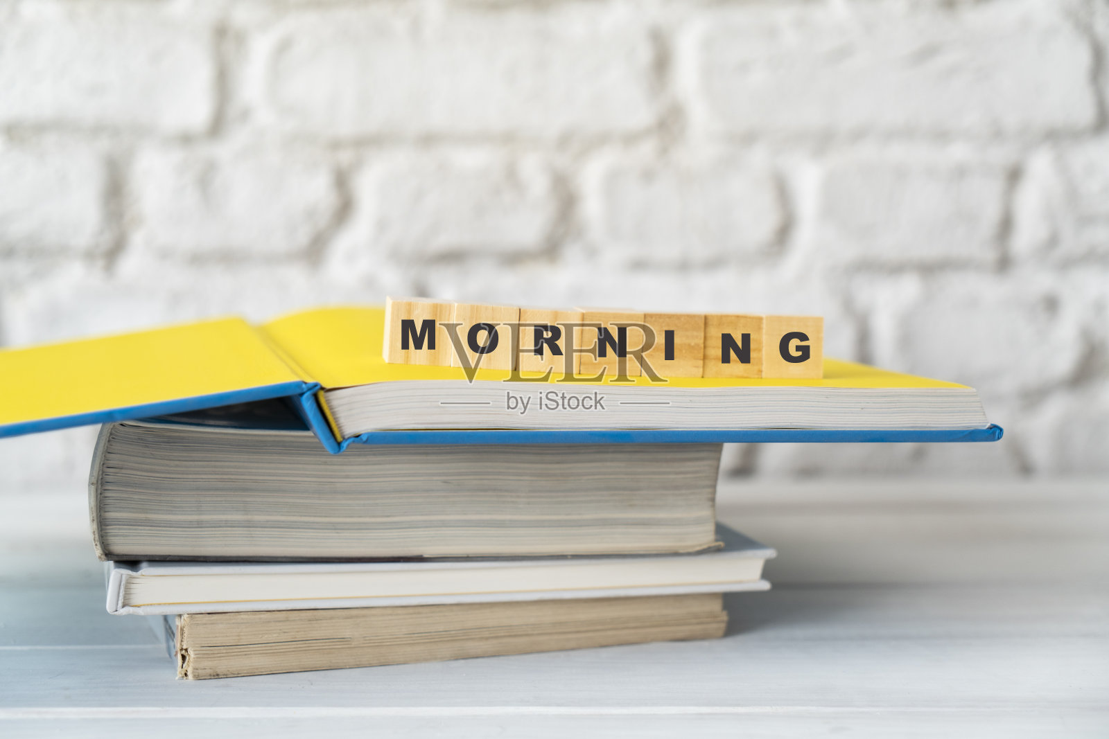 早上好，用字母积木照片摄影图片