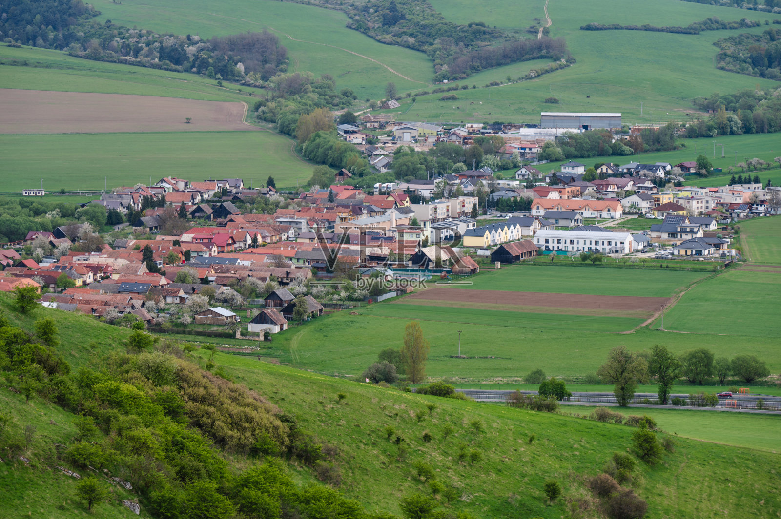 乡村小镇鸟瞰图照片摄影图片