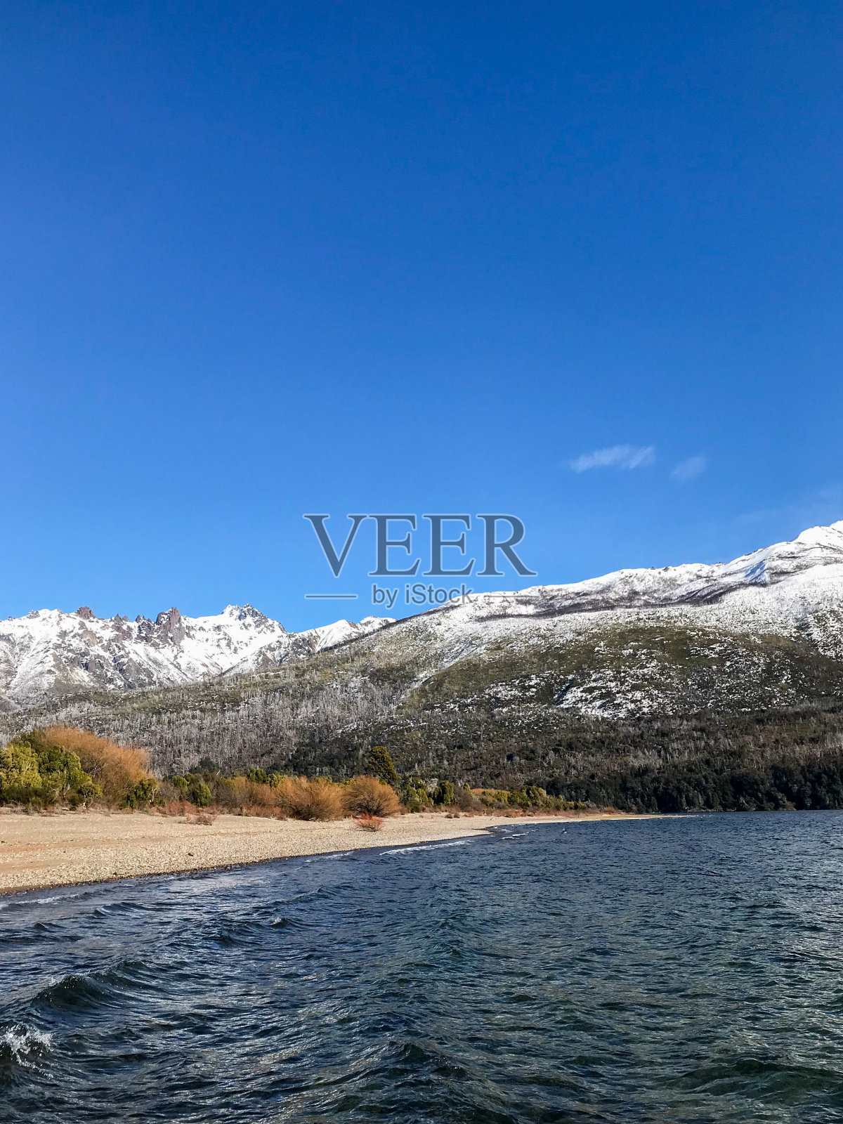 阿根廷丘布特埃斯克尔阿莱尔塞斯国家公园的湖岸照片摄影图片