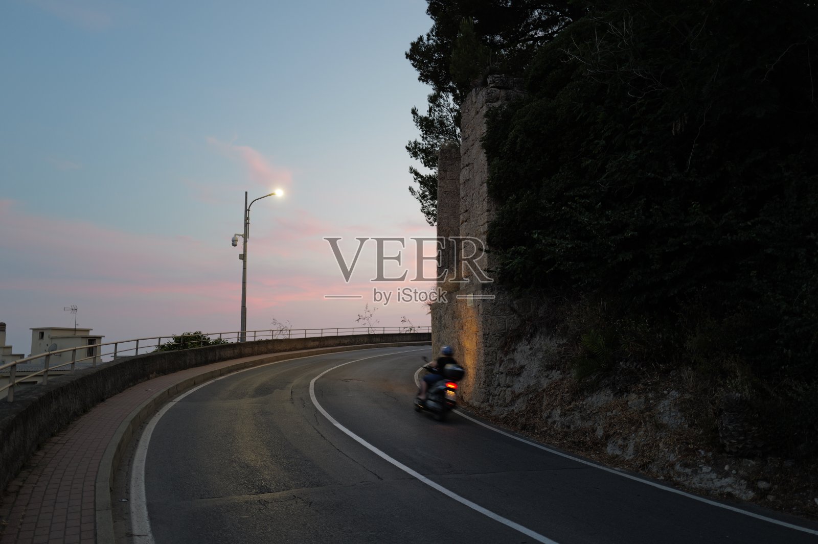 夜晚的街道照片摄影图片