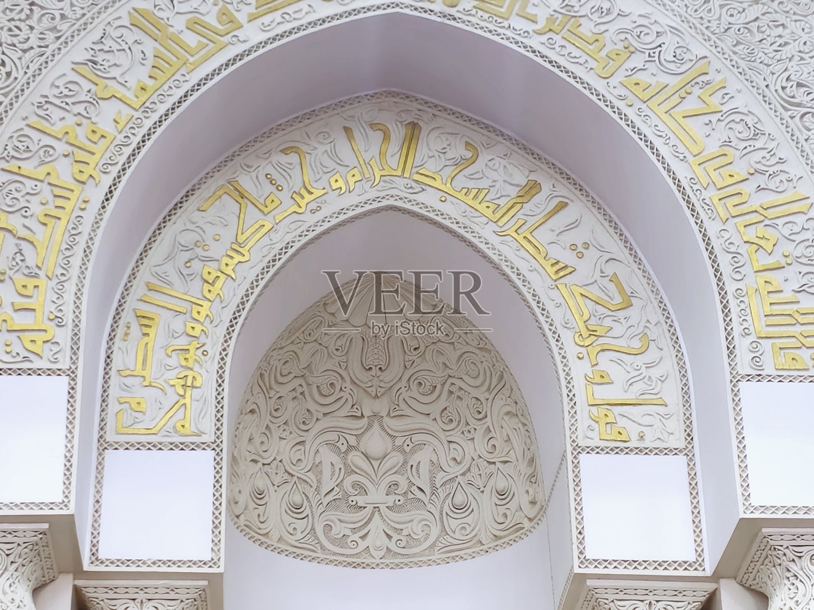 麦地那先知清真寺：朝向克尔白的新礼拜方向照片摄影图片