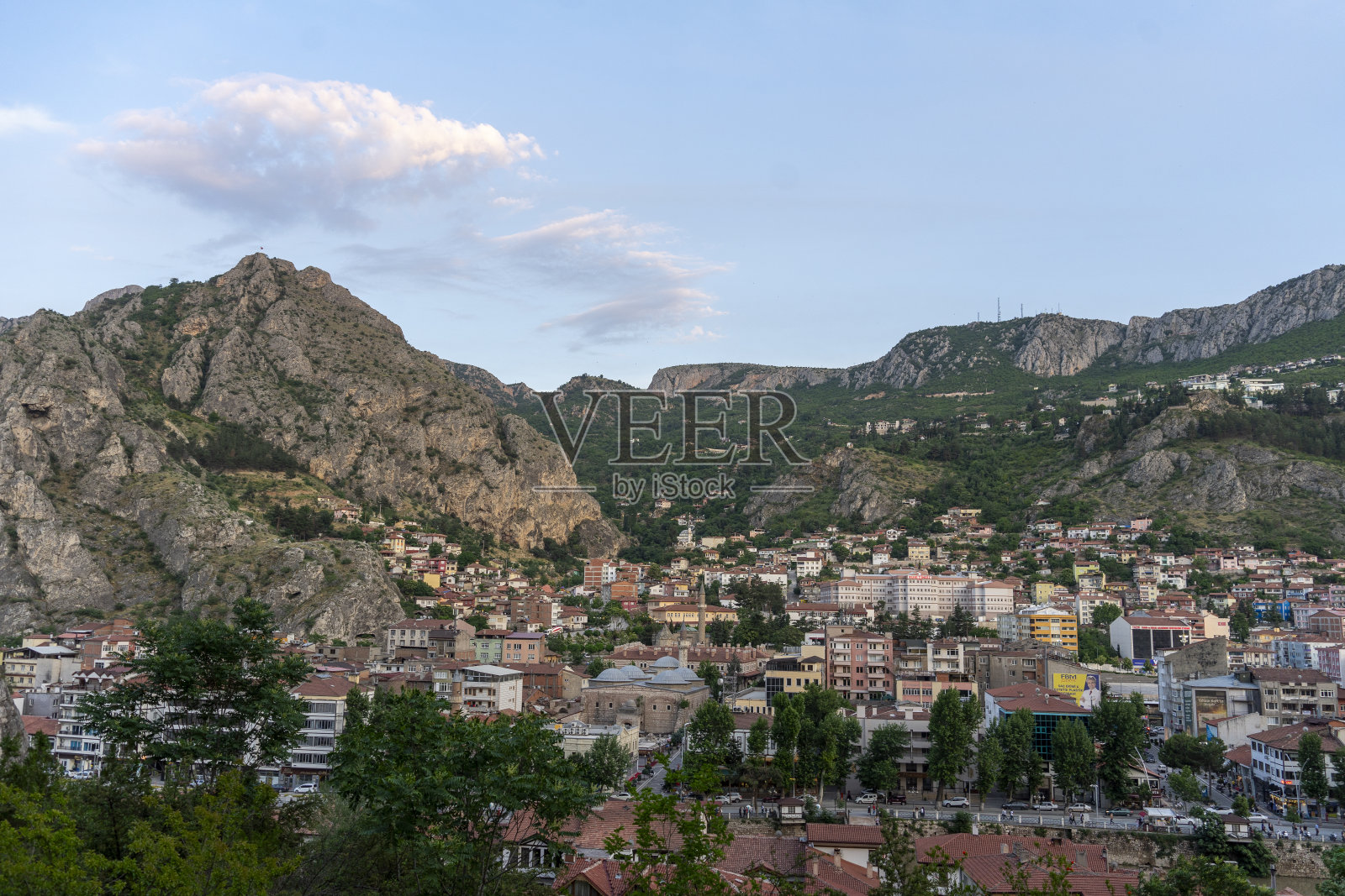 阿马西亚是位于土耳其北部的一个城市，是阿马西亚省的首府，位于黑海沿岸的山区。照片摄影图片