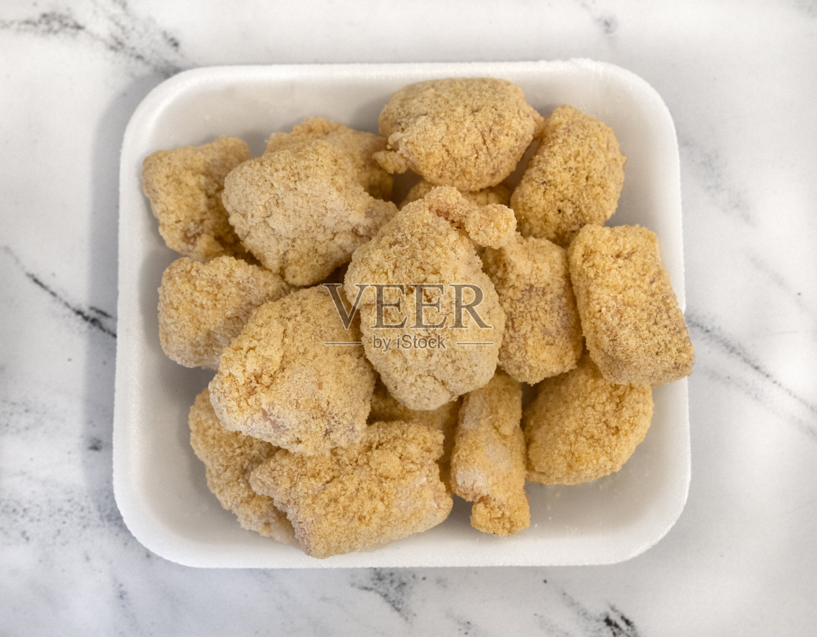 炸鱼丸子准备好了照片摄影图片