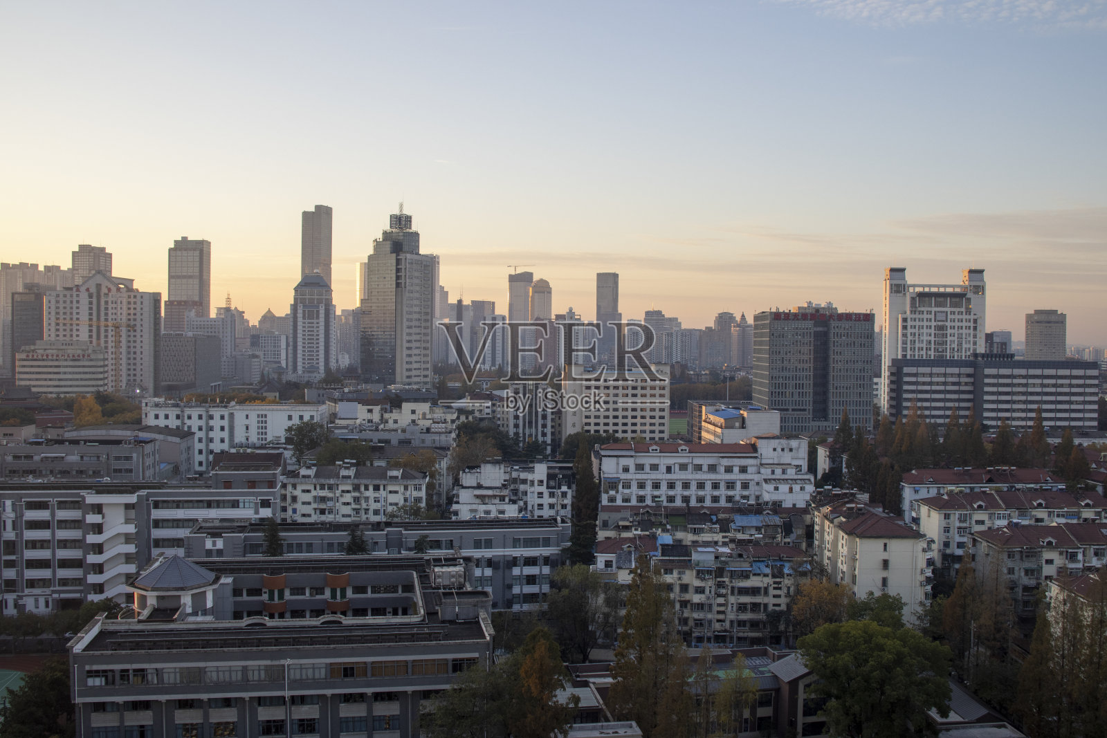 南京的日出时刻与城市天际线照片摄影图片