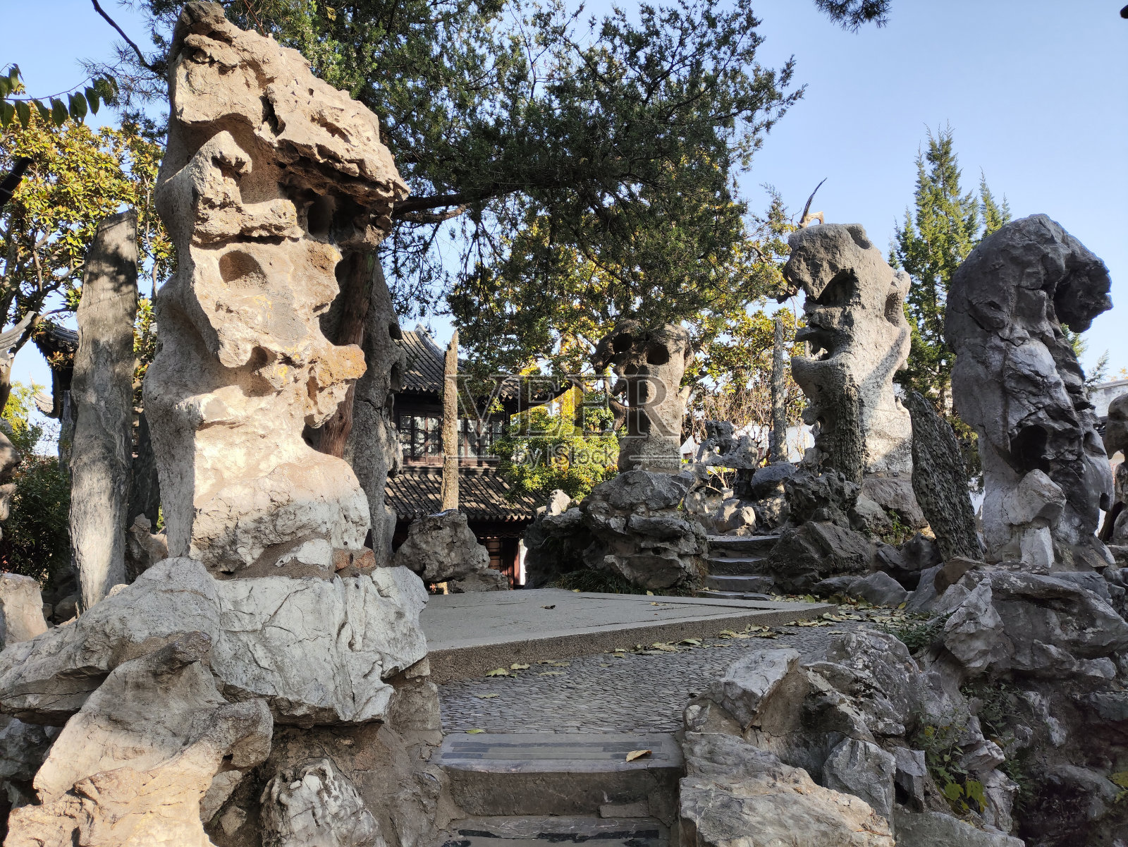 中国苏州狮子林苑内美丽的岩石照片摄影图片