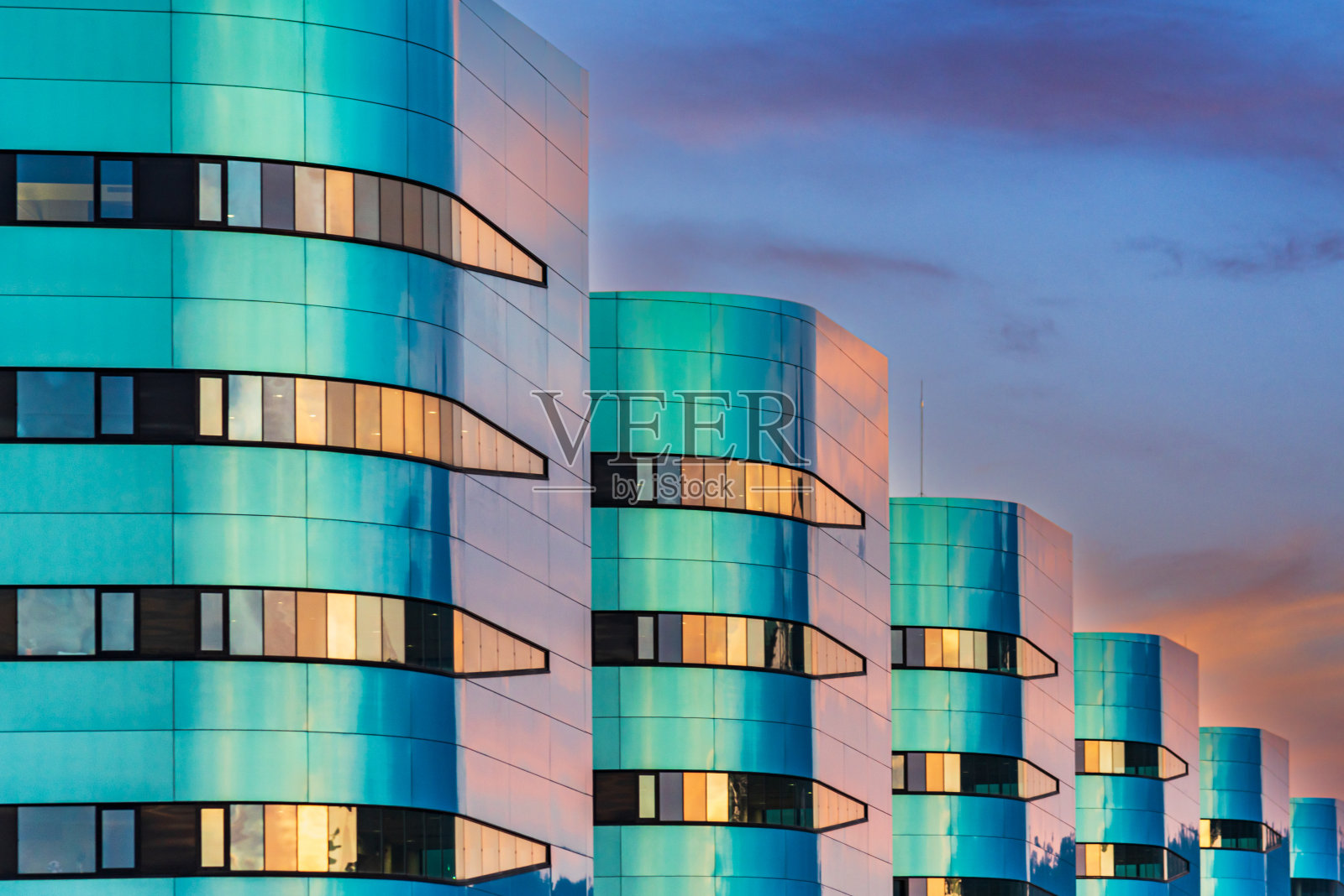 Alvaro Cunqueiro公立医院，属于维戈加利西亚大学综合体的现代前卫医院。照片摄影图片