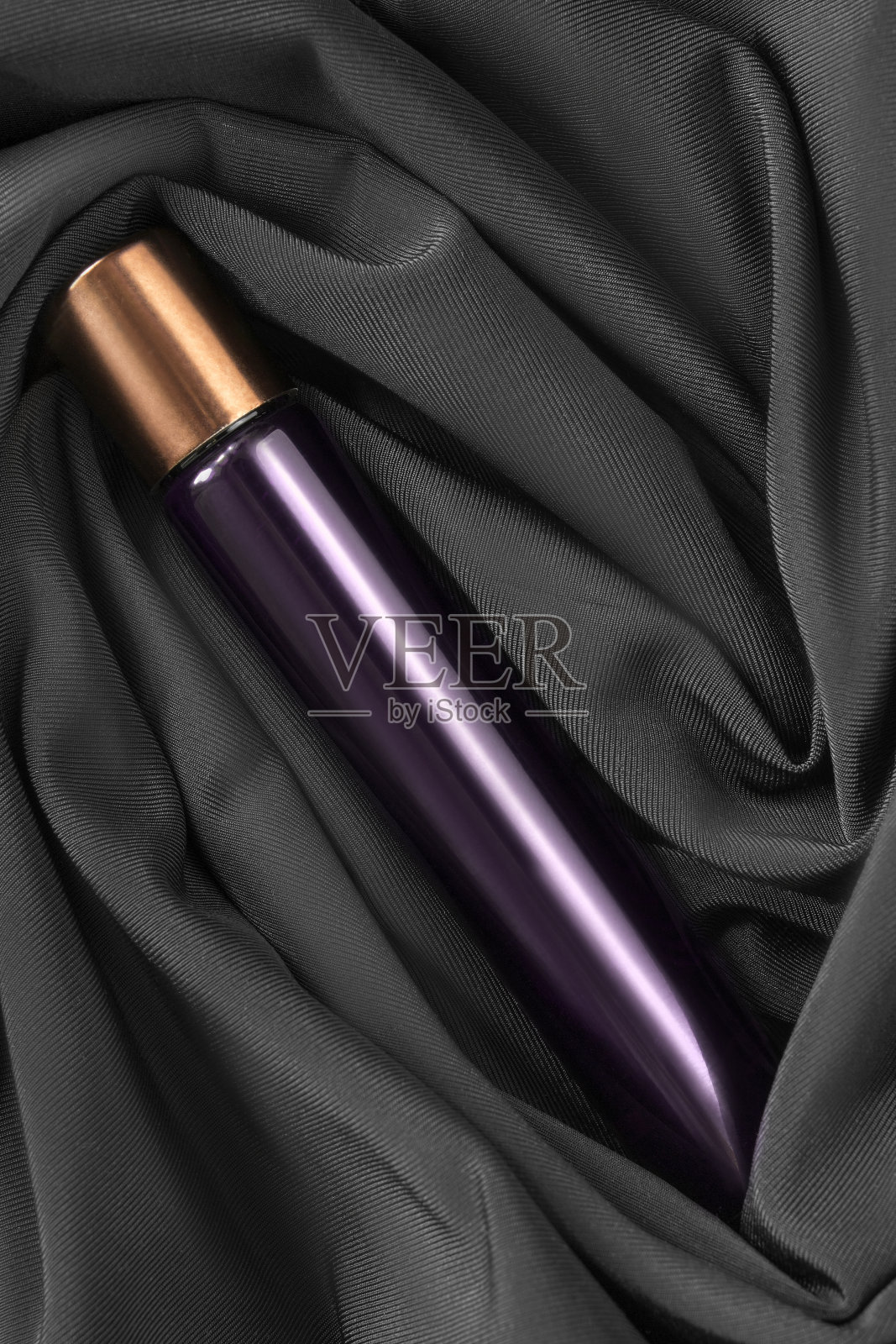 丝巾上的香水照片摄影图片