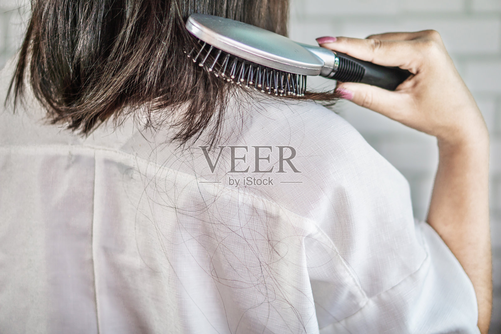 有脱发问题的女性后视图照片摄影图片