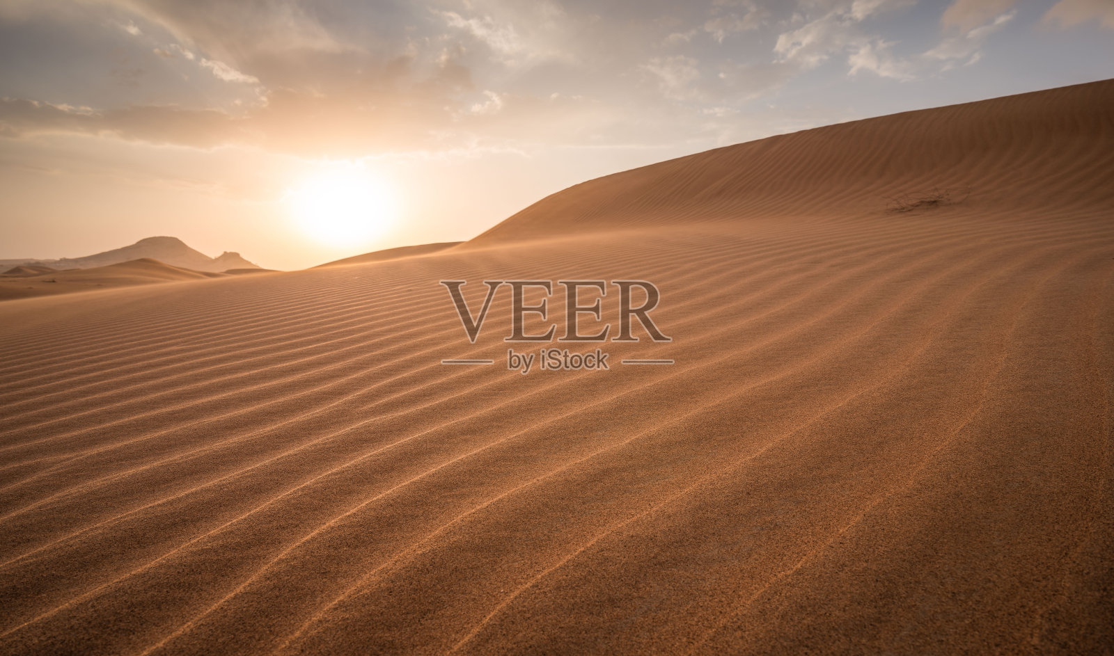 日落时分的沙漠景色照片摄影图片