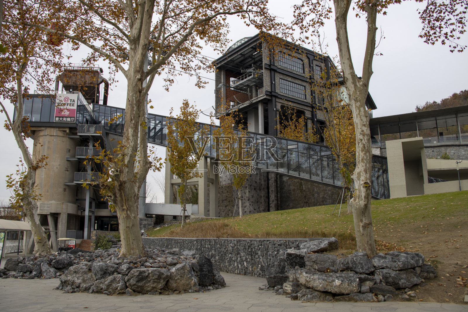 中国江苏园博园内的缆车站。照片摄影图片