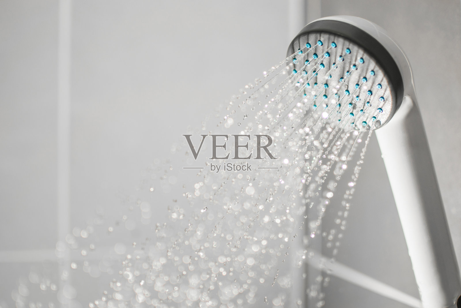 浴室淋浴喷头喷水特写照片摄影图片