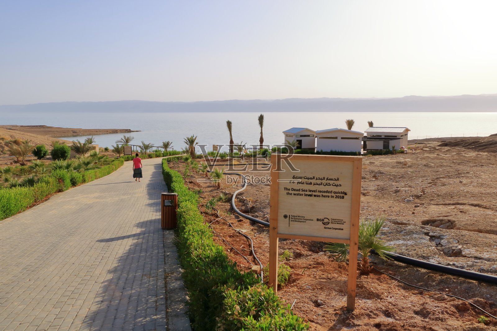 通往死海的小径照片摄影图片