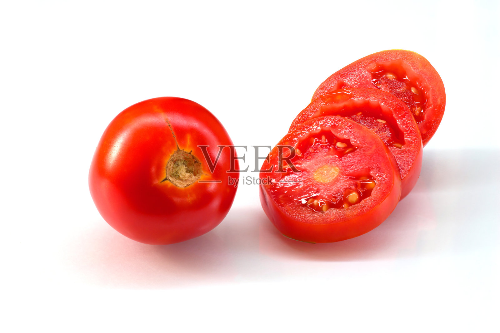 白色背景上的西红柿特写照片摄影图片