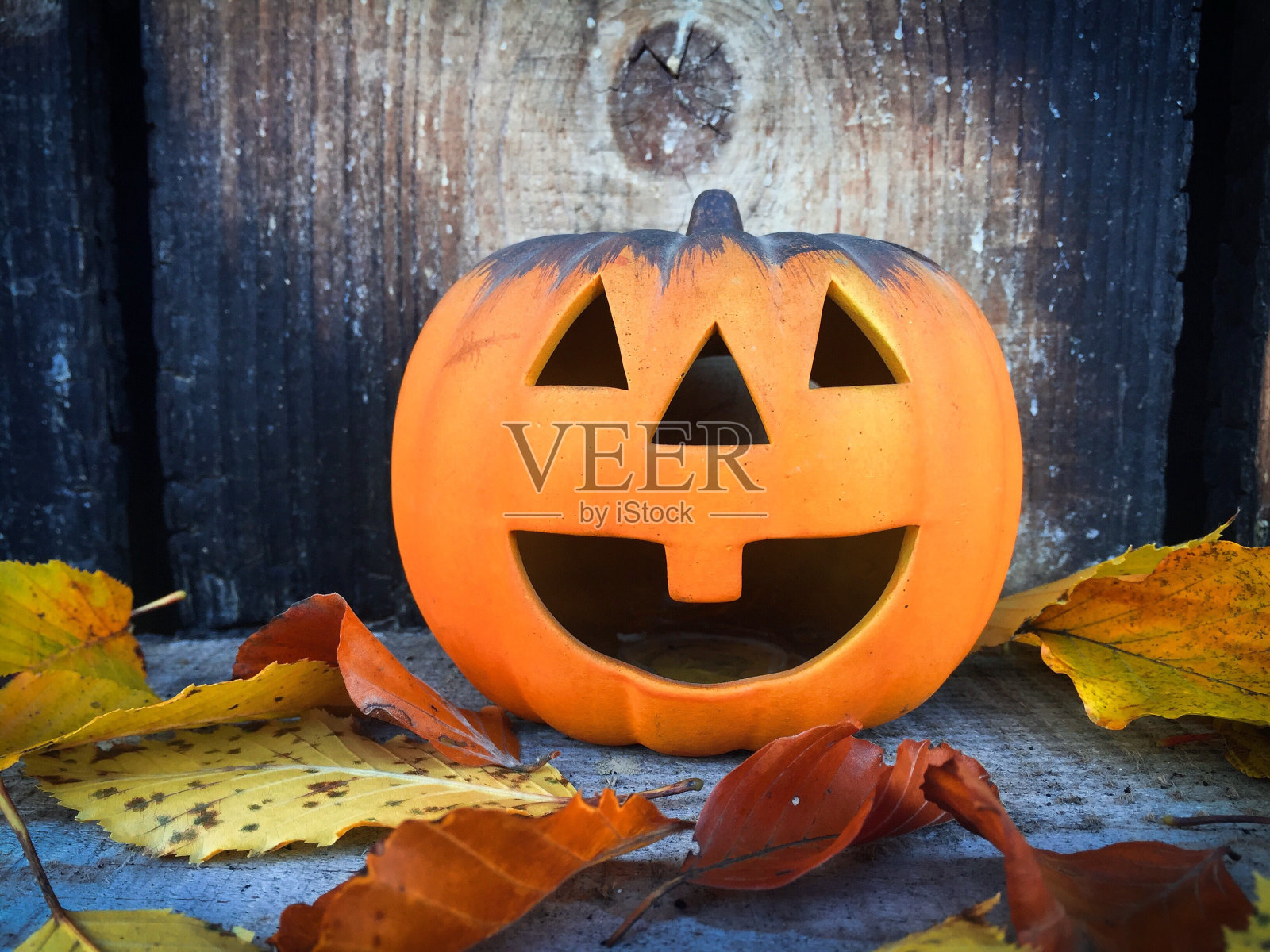 万圣节期间杰克灯笼的特写照片摄影图片